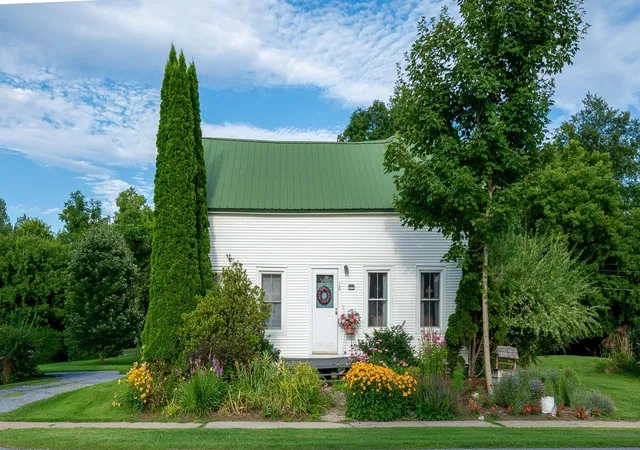 Single family home for sale at 10 Case St, Middlebury, VT 05753 | MLS# 5104160