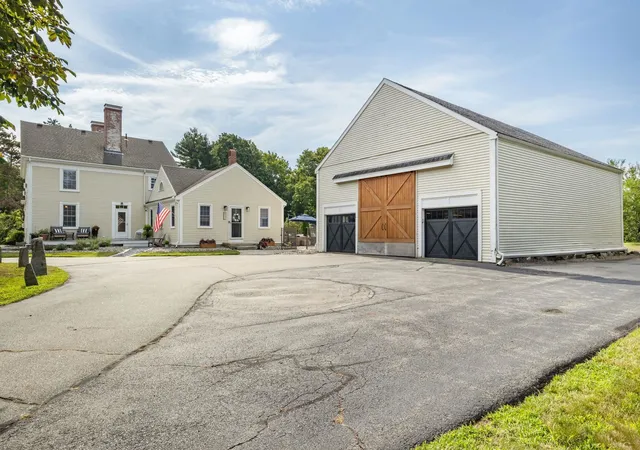 Photo 3 of Single family home for sale at 333 Winnacunnet Rd, Hampton, NH 03842 | MLS# 5104170 | Listing updated on 2026-09-11