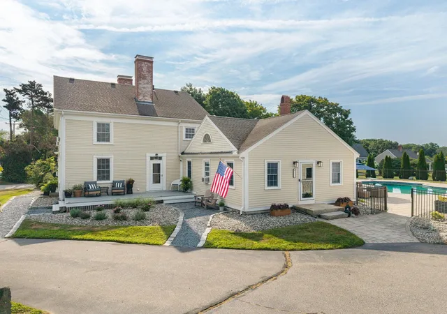 Photo 4 of Single family home for sale at 333 Winnacunnet Rd, Hampton, NH 03842 | MLS# 5104170 | Listing updated on 2026-09-11