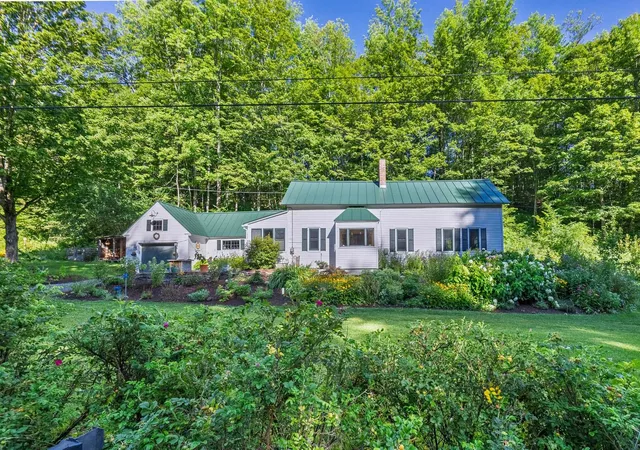 Photo 2 of Single family home for sale at 8133 Pomfret Rd, Pomfret, VT 05053 | MLS# 5104203 | Listing updated on 2026-08-19