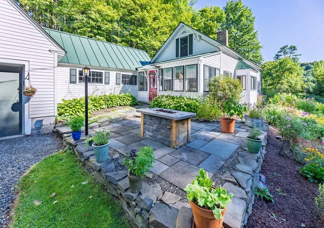 Photo 3 of Single family home for sale at 8133 Pomfret Rd, Pomfret, VT 05053 | MLS# 5104203 | Listing updated on 2026-08-19