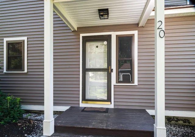 2nd image of 20 Kirriemuir Rd, Stratham, NH 03885 | MLS# 5104204