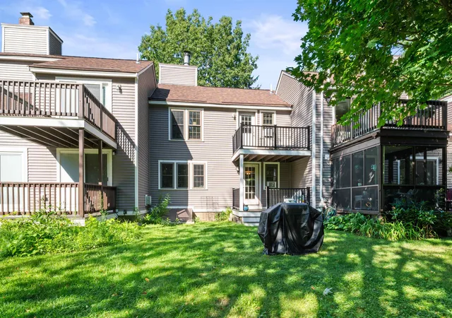3rd image of 20 Kirriemuir Rd, Stratham, NH 03885 | MLS# 5104204