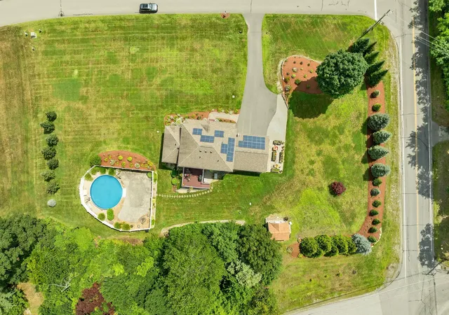 Photo 3 of Single family home for sale at 1 Jake Rd, Londonderry, NH 03053 | MLS# 5104226 | Listing updated on 2026-08-20