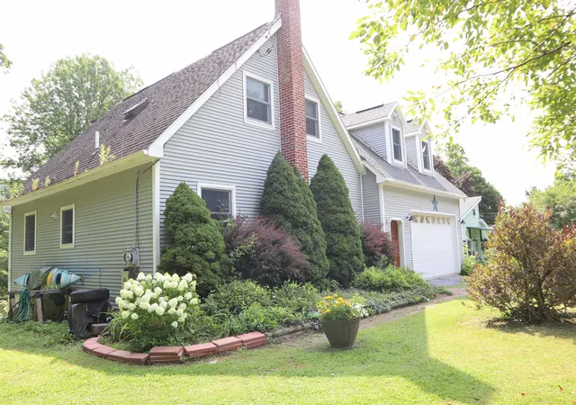Photo 2 of Single family home for sale at 160 Mead Ln, Middlebury, VT 05753 | MLS# 5104263 | Listing updated on 2026-09-10