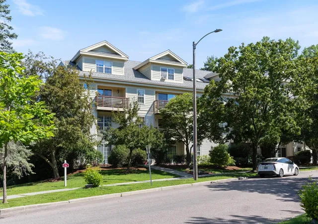 Photo 1 of Condo for sale at 27 Hildred Dr #27, Burlington, VT 05401 | MLS# 5104299 | Listing updated on 2026-08-28