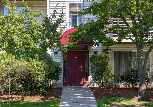Photo 3 of Condo for sale at 27 Hildred Dr #27, Burlington, VT 05401 | MLS# 5104299 | Listing updated on 2026-08-28