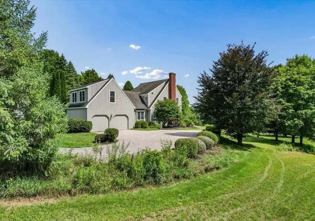 Photo 3 of Sale Pending at 343 N Amherst Rd, Bedford, NH 03110 | MLS# 5104308 | Listing updated on 2026-09-15