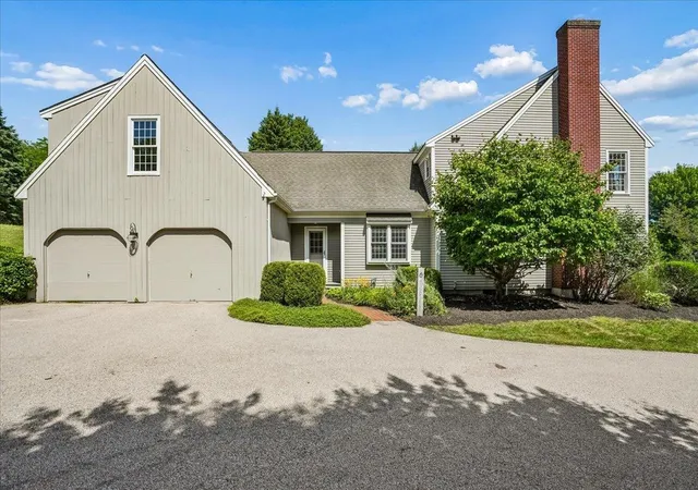 Photo 4 of Sale Pending at 343 N Amherst Rd, Bedford, NH 03110 | MLS# 5104308 | Listing updated on 2026-09-15