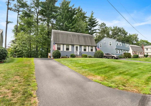 Photo 2 of Condo for sale at 8 St Andrews Cir #4, Nashua, NH 03062 | MLS# 5104385 | Listing updated on 2026-08-26