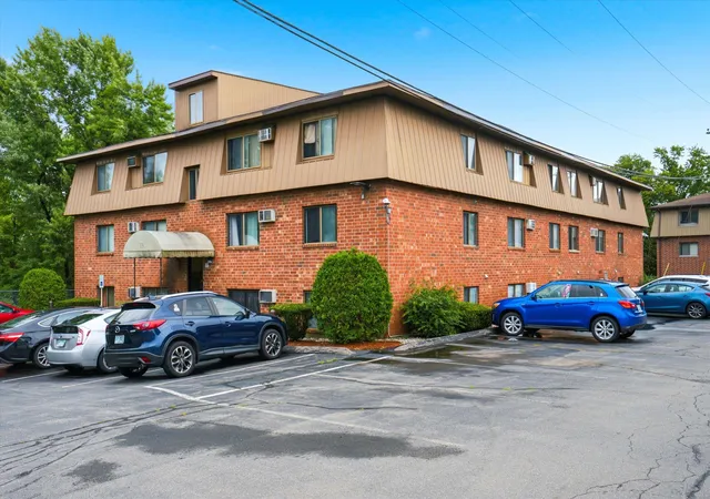 2nd image of 75 Log St #1A, Manchester, NH 03102 | MLS# 5104444