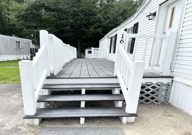 2nd image of 16 Bradford Dr, Litchfield, NH 03052 | MLS# 5104446