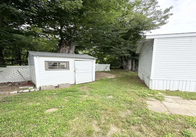 Photo 3 of Manufactured home for sale at 16 Bradford Dr, Litchfield, NH 03052 | MLS# 5104446 | Listing updated on 2026-10-07