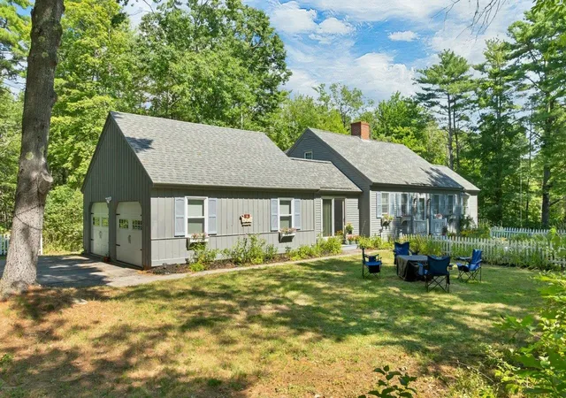 Photo 1 of Single family home for sale at 98 Lyford Rd, Brookfield, NH 03872 | MLS# 5104449 | Listing updated on 2026-08-22