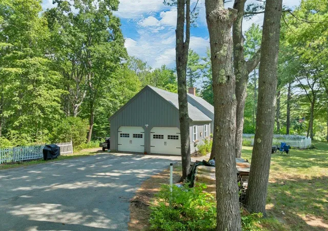 Photo 4 of Single family home for sale at 98 Lyford Rd, Brookfield, NH 03872 | MLS# 5104449 | Listing updated on 2026-08-22