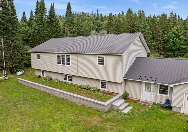 Photo 3 of Single family home for sale at 29 Pine Tree Cir, Pittsburg, NH 03592 | MLS# 5104458 | Listing updated on 2026-09-01