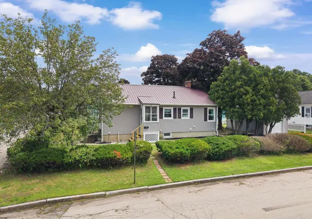Photo 3 of Sale Pending at 851 Cilley Rd, Manchester, NH 03103 | MLS# 5104464 | Listing updated on 2026-08-19