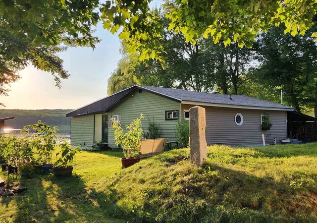 1st image of 6 Holiday Shore Dr, Dunbarton, NH 03046 | MLS# 5104506