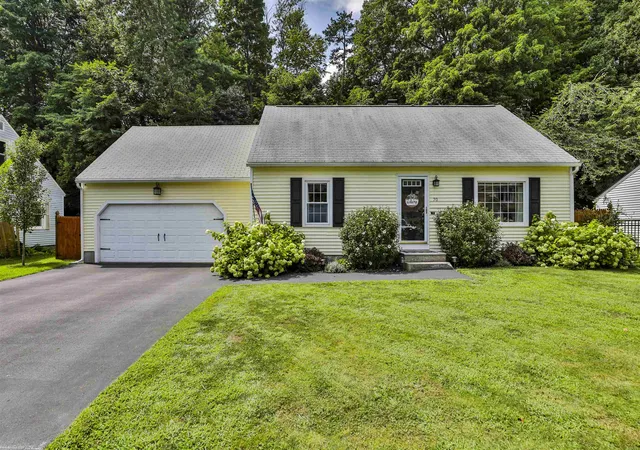 Photo 2 of Sale Pending at 70 Avon Dr, Nashua, NH 03064 | MLS# 5104508 | Listing updated on 2026-08-28