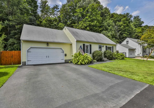 Photo 3 of Sale Pending at 70 Avon Dr, Nashua, NH 03064 | MLS# 5104508 | Listing updated on 2026-08-28