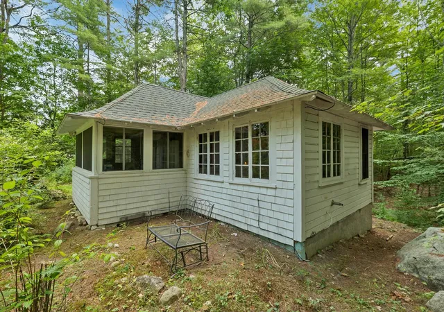 Photo 3 of Single family home for sale at 6 Kehonka Hl Rd, Wolfeboro, NH 03894 | MLS# 5104513 | Listing updated on 2026-10-18