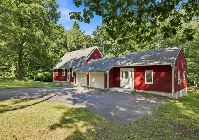 2nd image of 157 Camp Lee Rd, Epping, NH 03042 | MLS# 5104526
