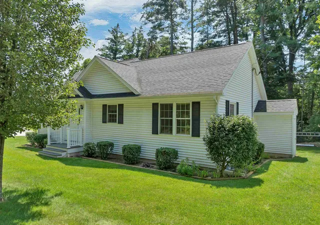 2nd image of 11 Burnham Rd, Hudson, NH 03051 | MLS# 5104536
