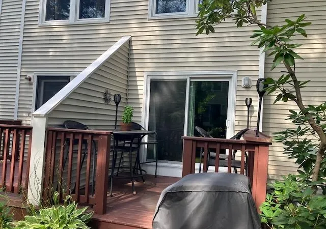 Photo 2 of Sale Pending at 4 Abinger Wy, Nashua, NH 03063 | MLS# 5104550 | Listing updated on 2026-08-24