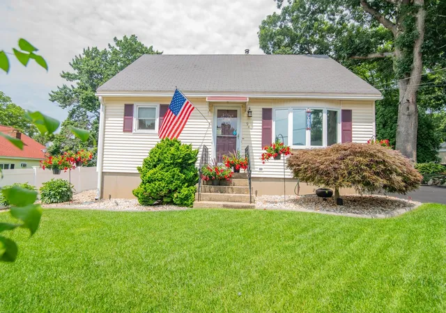 Photo 1 of Sale Pending at 94 Blackstone St, Manchester, NH 03103 | MLS# 5104552 | Listing updated on 2026-08-19