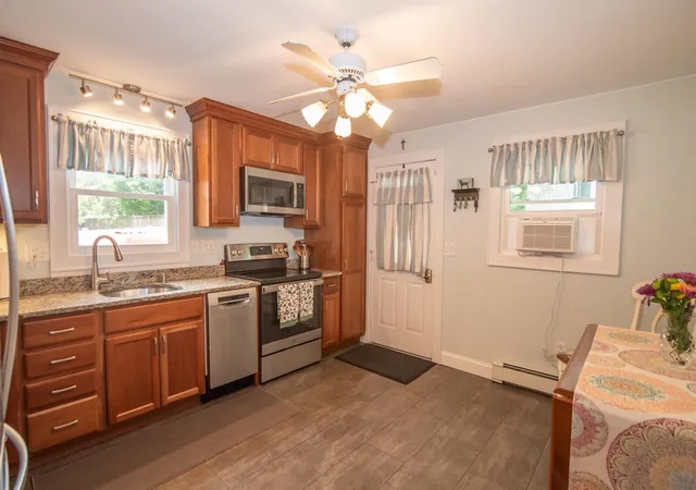 Photo 3 of Sale Pending at 94 Blackstone St, Manchester, NH 03103 | MLS# 5104552 | Listing updated on 2026-08-19