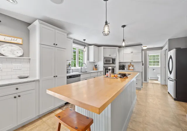 2nd image of 15 Hills Rd, Hooksett, NH 03106 | MLS# 5104559