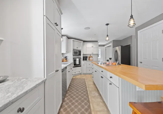 3rd image of 15 Hills Rd, Hooksett, NH 03106 | MLS# 5104559