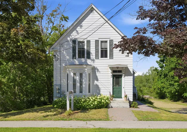 Photo 1 of Single family home for sale at 270 South Main St, Wolfeboro, NH 03894 | MLS# 5104582 | Listing updated on 2026-08-12
