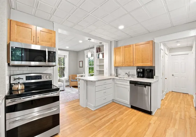 Photo 4 of Single family home for sale at 270 S Main St, Wolfeboro, NH 03894 | MLS# 5104582 | Listing updated on 2026-10-16