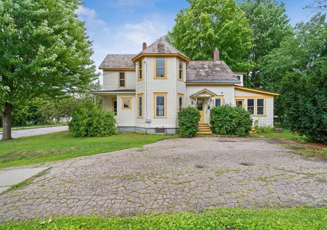 Photo 4 of House for sale at 40 Platt St, Winooski, VT 05404 | MLS# 5104584 | Listing updated on 2026-09-18