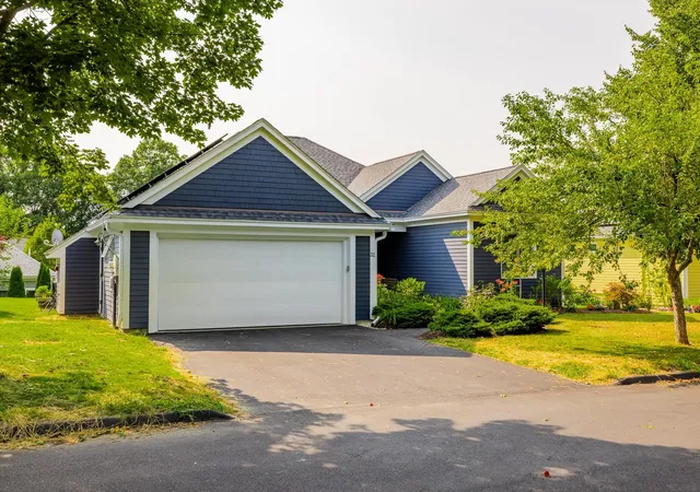 Photo 2 of Single family home for sale at 32 Fountain Wy, West Lebanon, NH 03784 | MLS# 5104628 | Listing updated on 2026-08-17