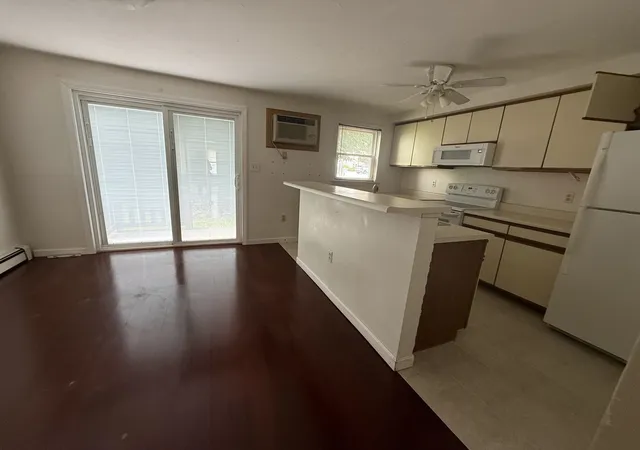 Photo 2 of Townhouse for sale at 306 Circle Rd, Manchester, NH 03103 | MLS# 5104661 | Listing updated on 2026-08-12