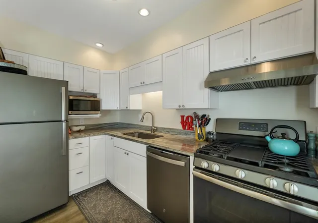 2nd image of 415 High St #1, Hampton, NH 03842 | MLS# 5104672