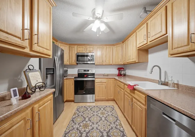 Photo 3 of Sale Pending at 8 Northbrook Dr #801, Manchester, NH 03102 | MLS# 5104678 | Listing updated on 2026-08-27