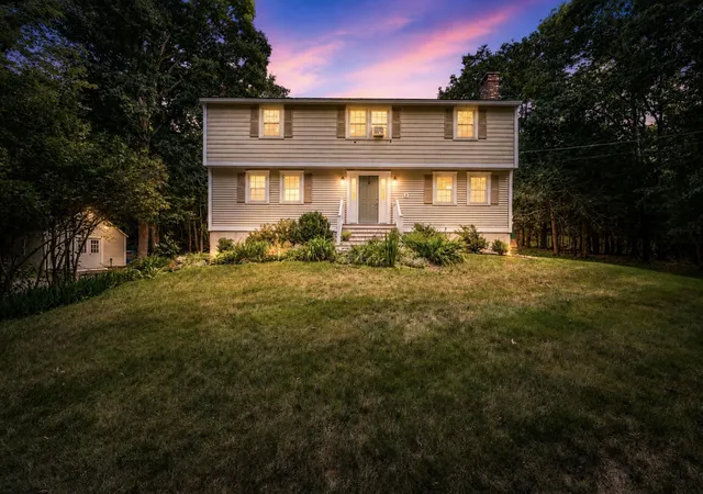Photo 2 of Single family home for sale at 33 Ffrost Dr, Durham, NH 03824 | MLS# 5104681 | Listing updated on 2026-08-19
