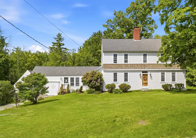 Photo 3 of Single family home for sale at 779 Liberty Hill Rd, Henniker, NH 03242 | MLS# 5104683 | Listing updated on 2026-09-17