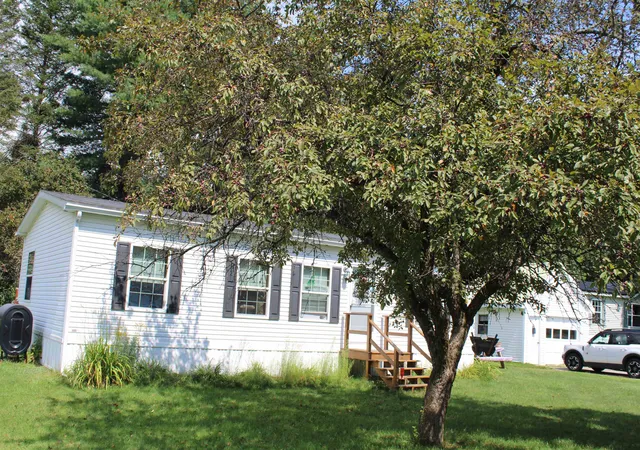 Photo 2 of Single family home for sale at 28 Huron St, Whitefield, NH 03598 | MLS# 5104698 | Listing updated on 2026-08-25