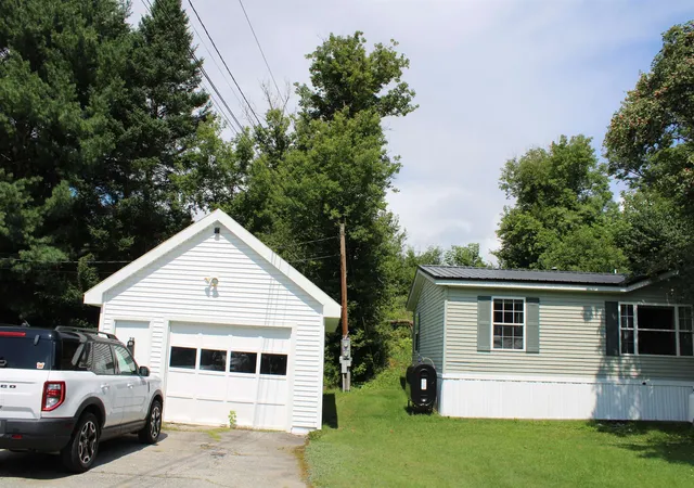 Photo 4 of Single family home for sale at 28 Huron St, Whitefield, NH 03598 | MLS# 5104698 | Listing updated on 2026-08-25