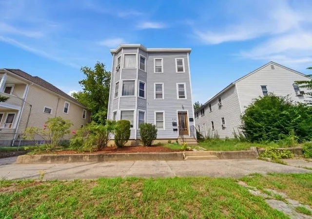Photo 1 of Sale Pending at 43 S Elm St, Manchester, NH 03103 | MLS# 5104700 | Listing updated on 2026-08-19