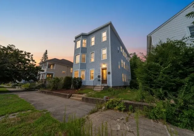 Photo 2 of Sale Pending at 43 S Elm St, Manchester, NH 03103 | MLS# 5104700 | Listing updated on 2026-08-19