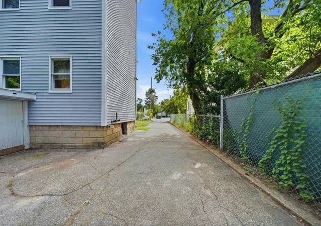 Photo 25 of Sale Pending at 43 S Elm St, Manchester, NH 03103 | MLS# 5104700 | Listing updated on 2026-08-19