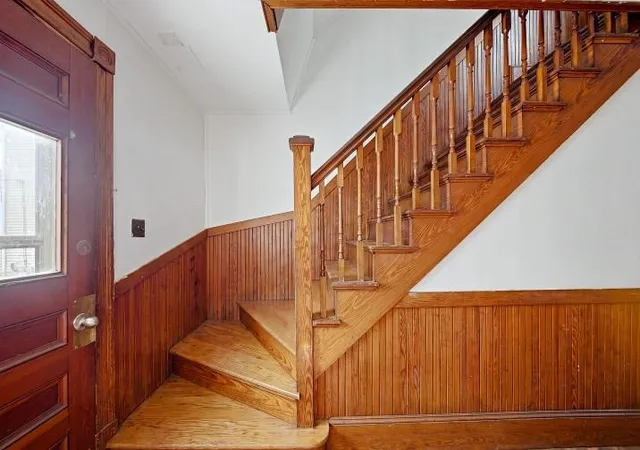 Photo 3 of Sale Pending at 43 S Elm St, Manchester, NH 03103 | MLS# 5104700 | Listing updated on 2026-08-19