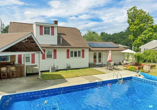 Single family home for sale at 7 Donna St, Nashua, NH 03060 | MLS# 5104704