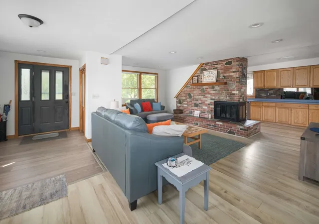 Photo 3 of Sale Pending at 35 Beacon St, York, ME 03909 | MLS# 5104719 | Listing updated on 2026-08-17
