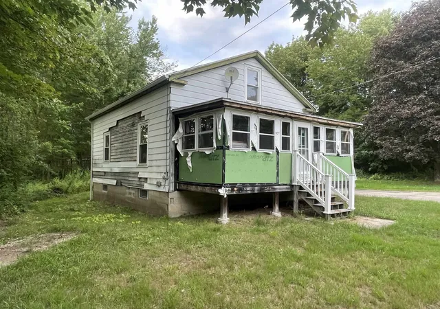 2nd image of 2 Tebbetts Rd, Rochester, NH 03867 | MLS# 5104774